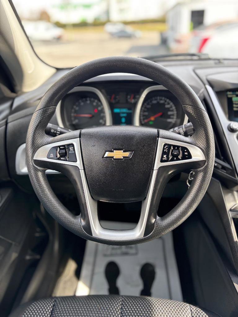 Used 2017 Chevrolet Equinox LT image 17