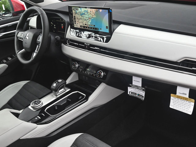 New 2025 Mitsubishi Outlander SE image 30