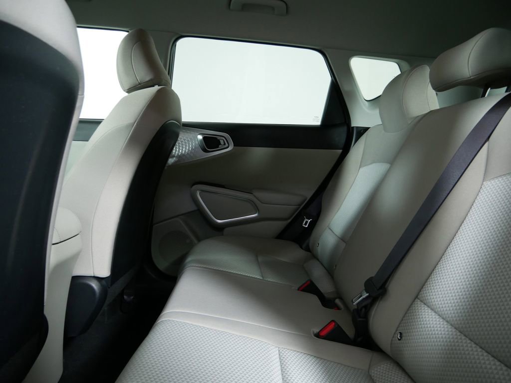 Used 2025 Kia Soul LX image 16