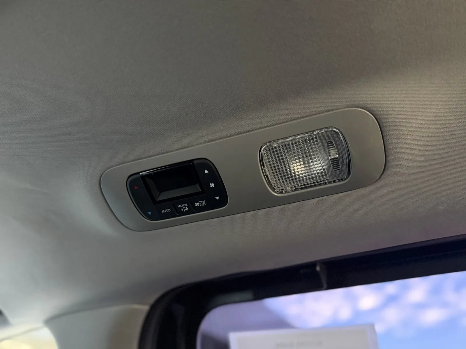 Used 2024 Honda Odyssey Elite image 41