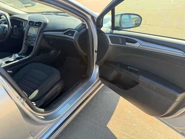 Used 2020 Ford Fusion SE image 23