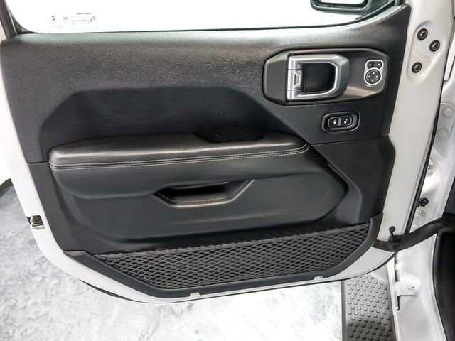 Used 2018 Jeep Wrangler Unlimited Sahara w/ LED Lighting Group AWD/4WD image 25