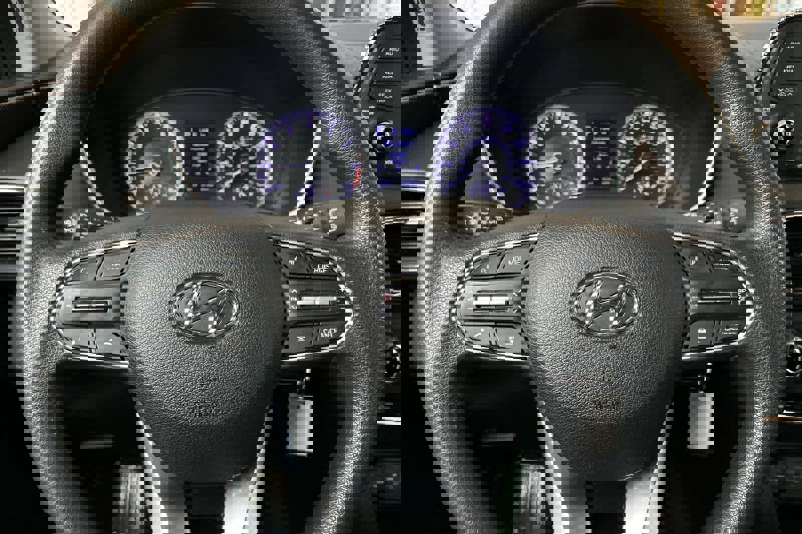 Used 2019 Hyundai Santa Fe SE image 23