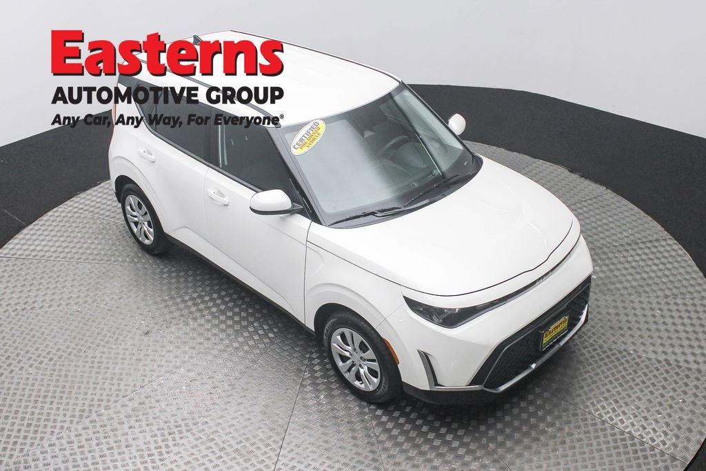 Used 2025 Kia Soul LX FWD image 3