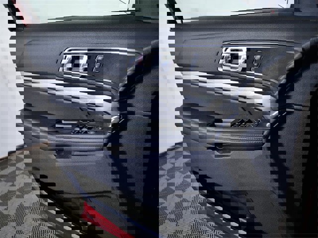 Certified 2019 Ford Explorer XLT w/ Equipment Group 202A image 27