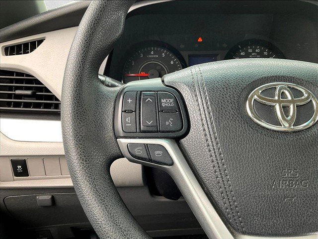 Used 2017 Toyota Sienna L FWD image 19