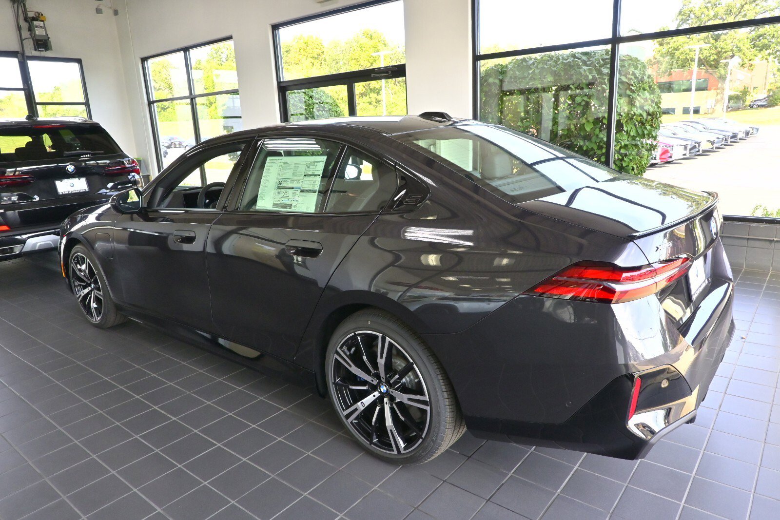 New 2026 BMW 550e xDrive w/ Executive Package image 6