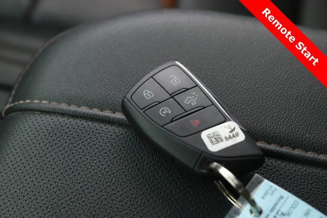 Used 2024 GMC Sierra 1500 AT4 w/ Technology Package image 3