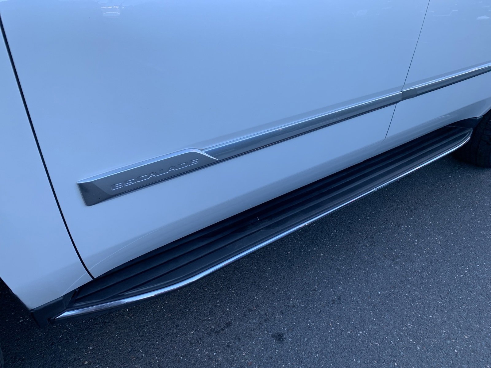 Used 2017 Cadillac Escalade ESV 4WD image 10