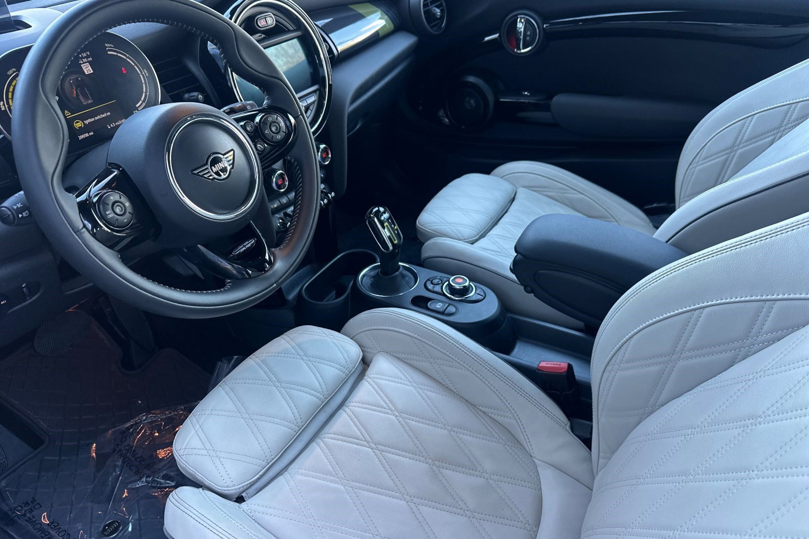 Used 2021 MINI Cooper SE w/ 8.8" Touchscreen Nav Package image 11