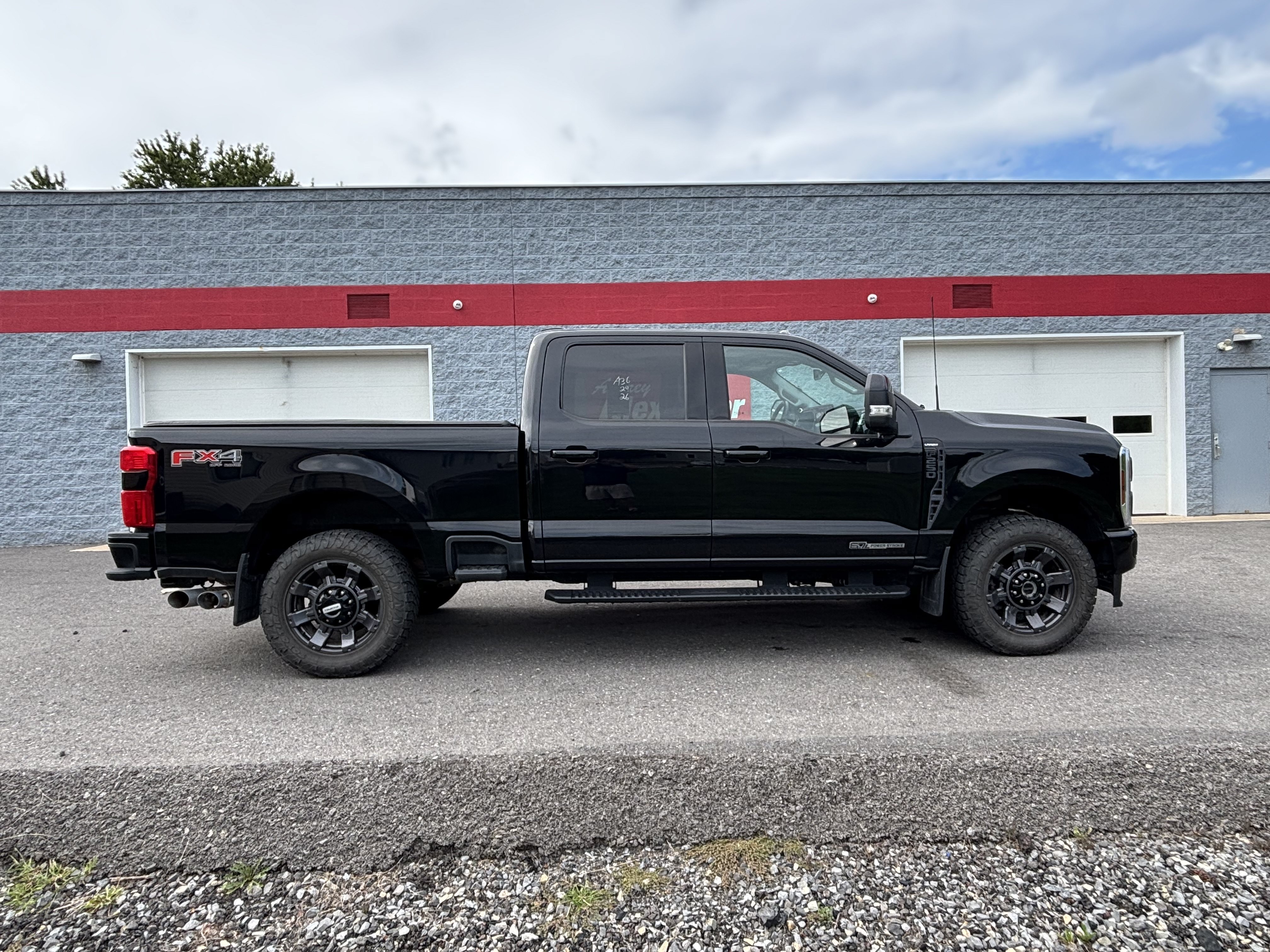Used 2024 Ford F250 Lariat w/ Lariat Ultimate Package AWD/4WD image 1