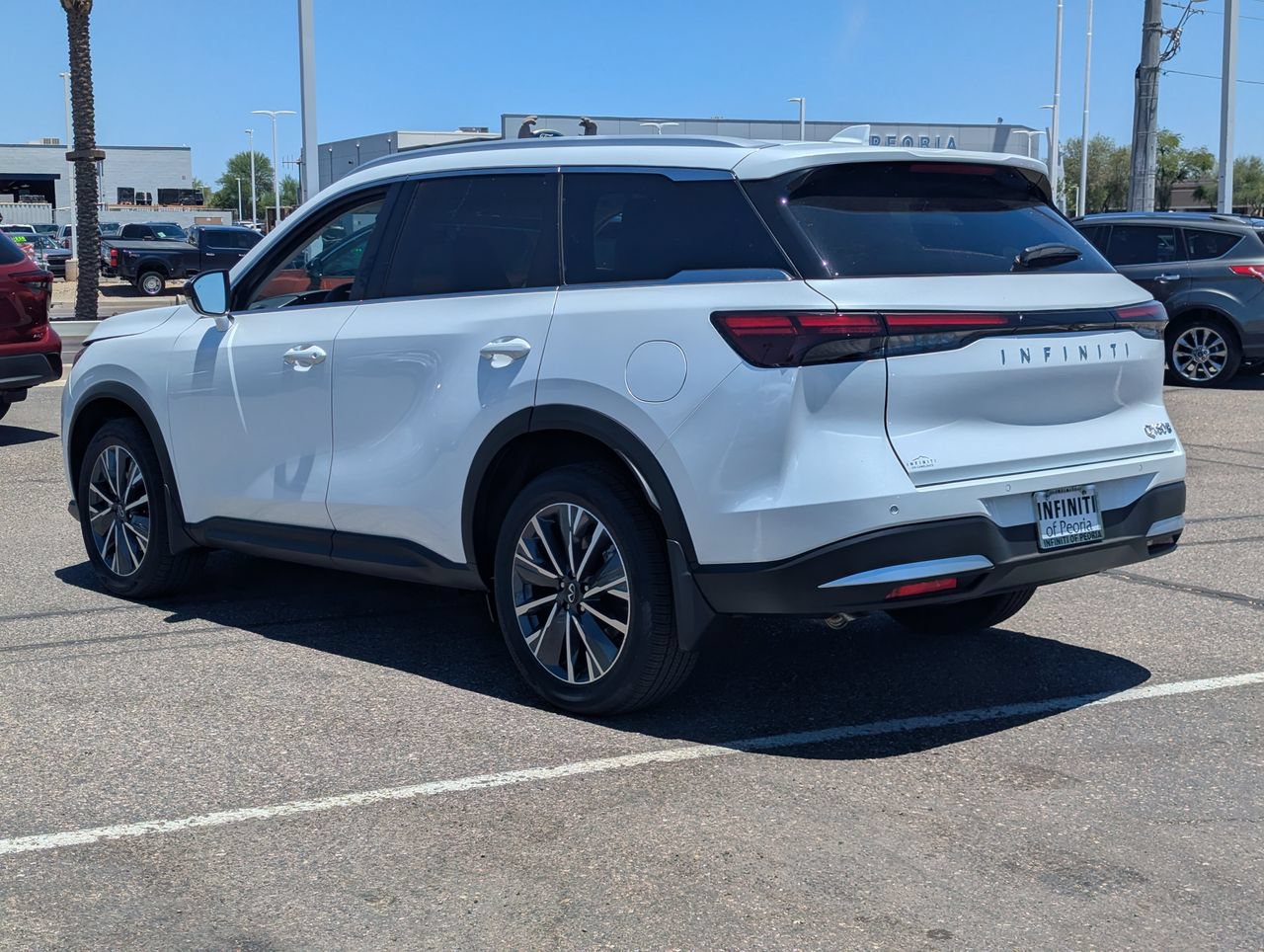 New 2027 INFINITI QX60 Luxe w/ Family Package AWD/4WD image 3