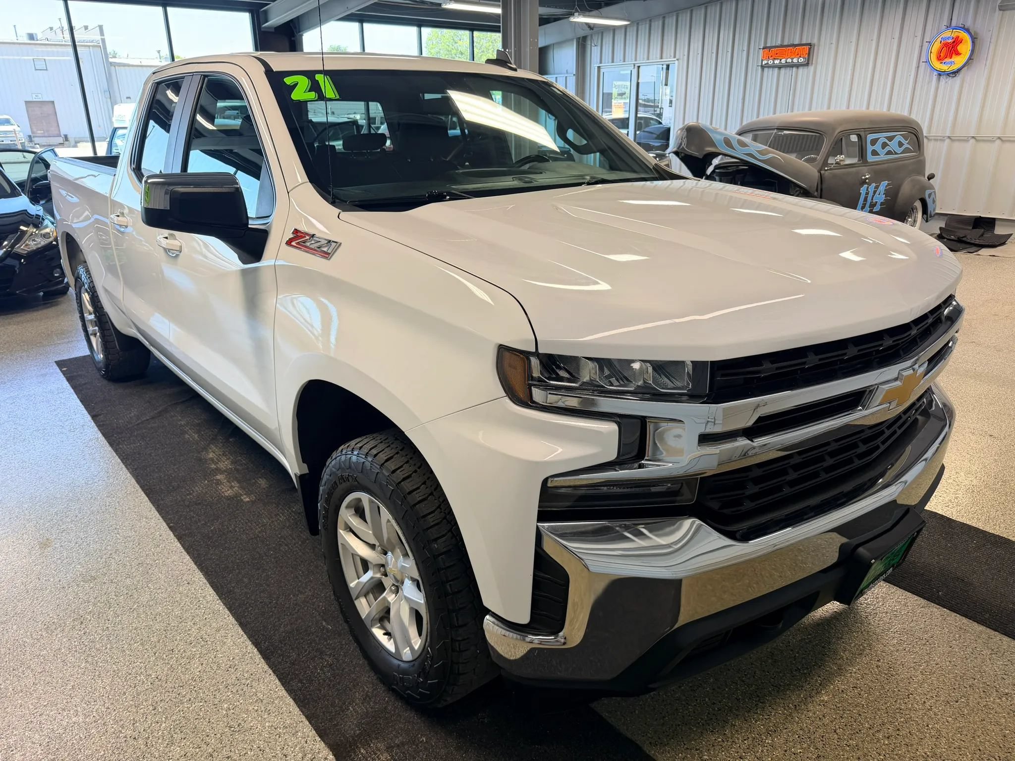 Used 2021 Chevrolet Silverado 1500 LT w/ Z71 Off-Road Package AWD/4WD image 2