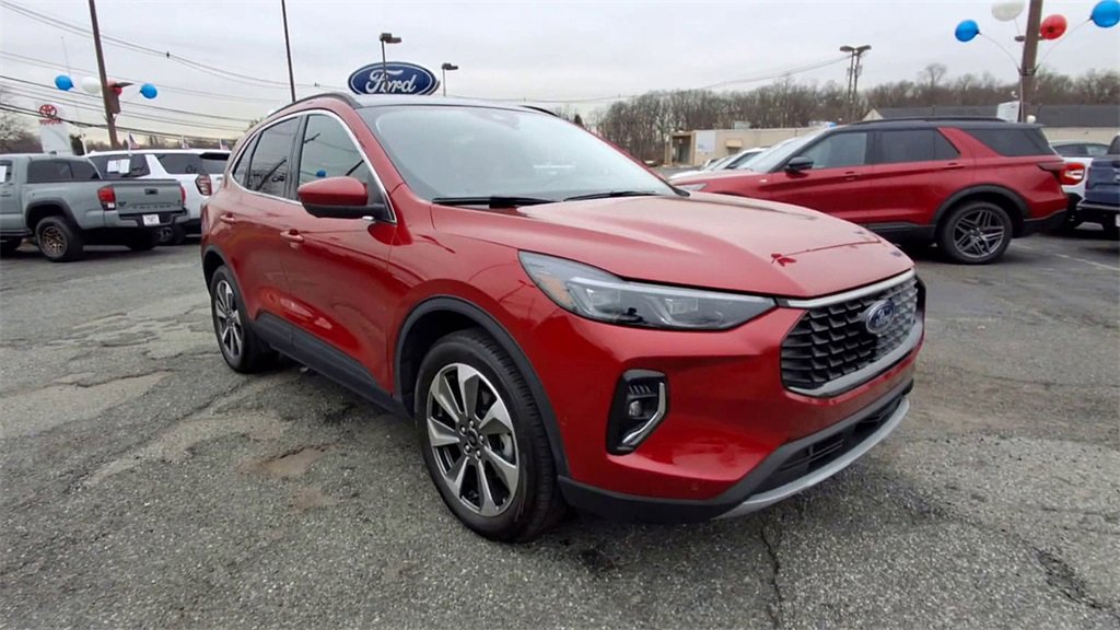 Used 2023 Ford Escape Platinum w/ Premium Technology Package image 2