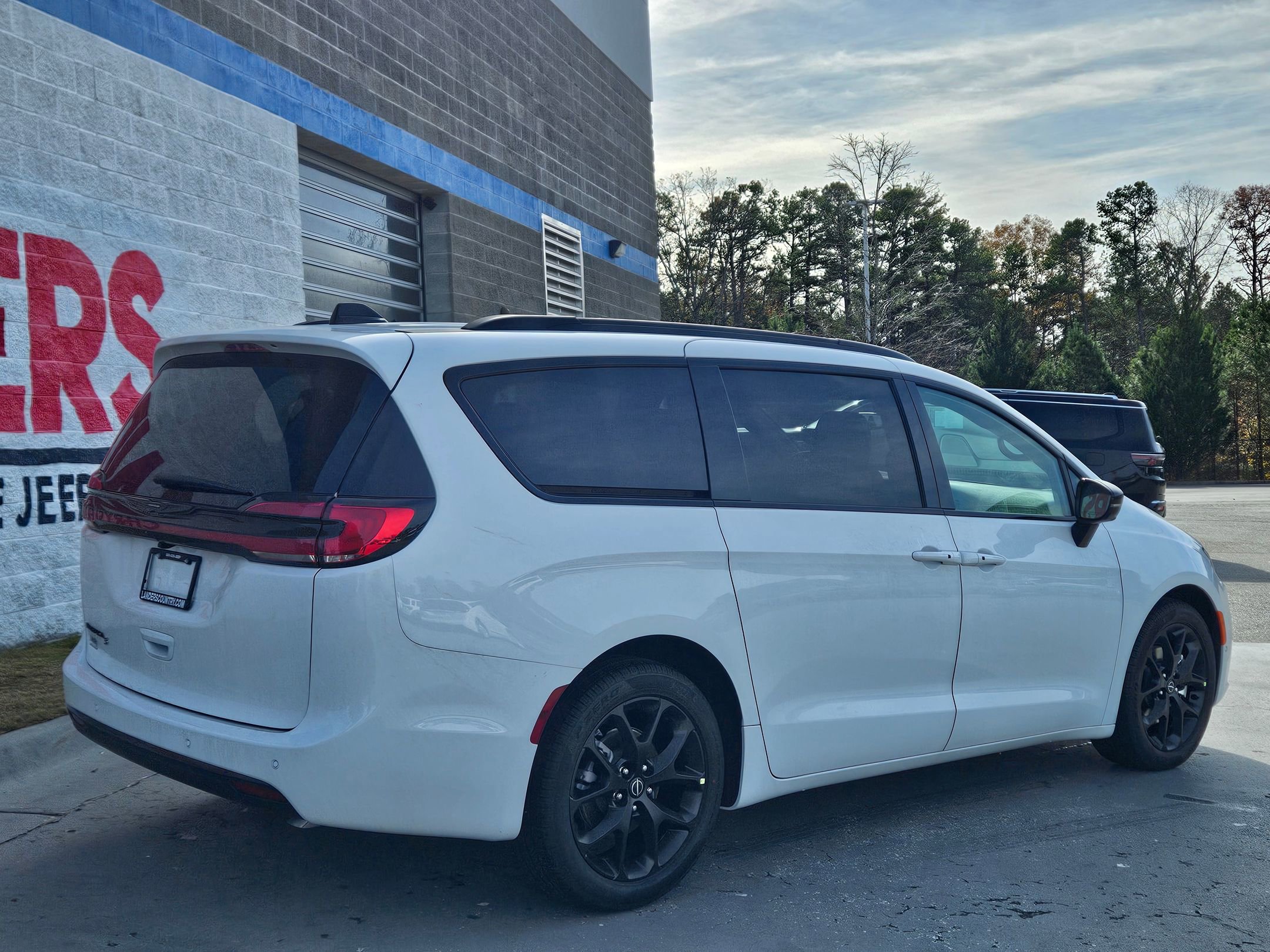 New 2026 Chrysler Pacifica Select image 7