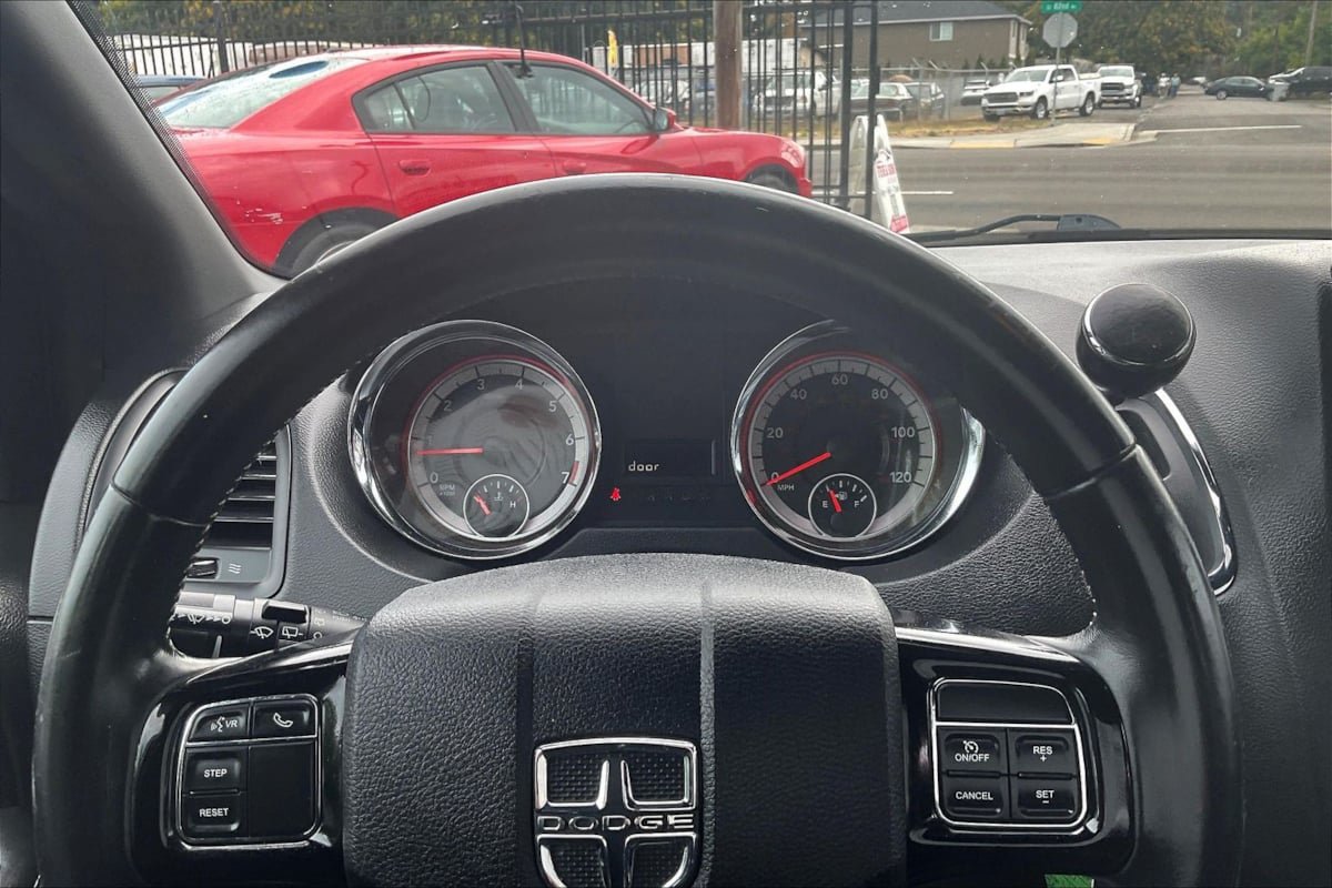 Used 2018 Dodge Grand Caravan SE FWD image 12