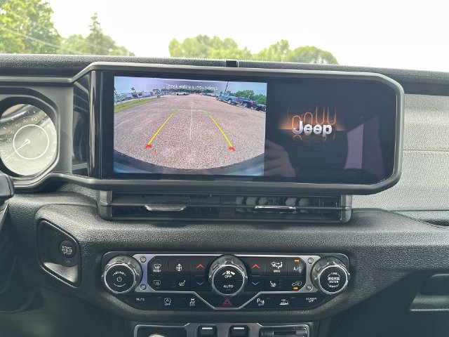Used 2025 Jeep Wrangler Sport AWD/4WD image 25