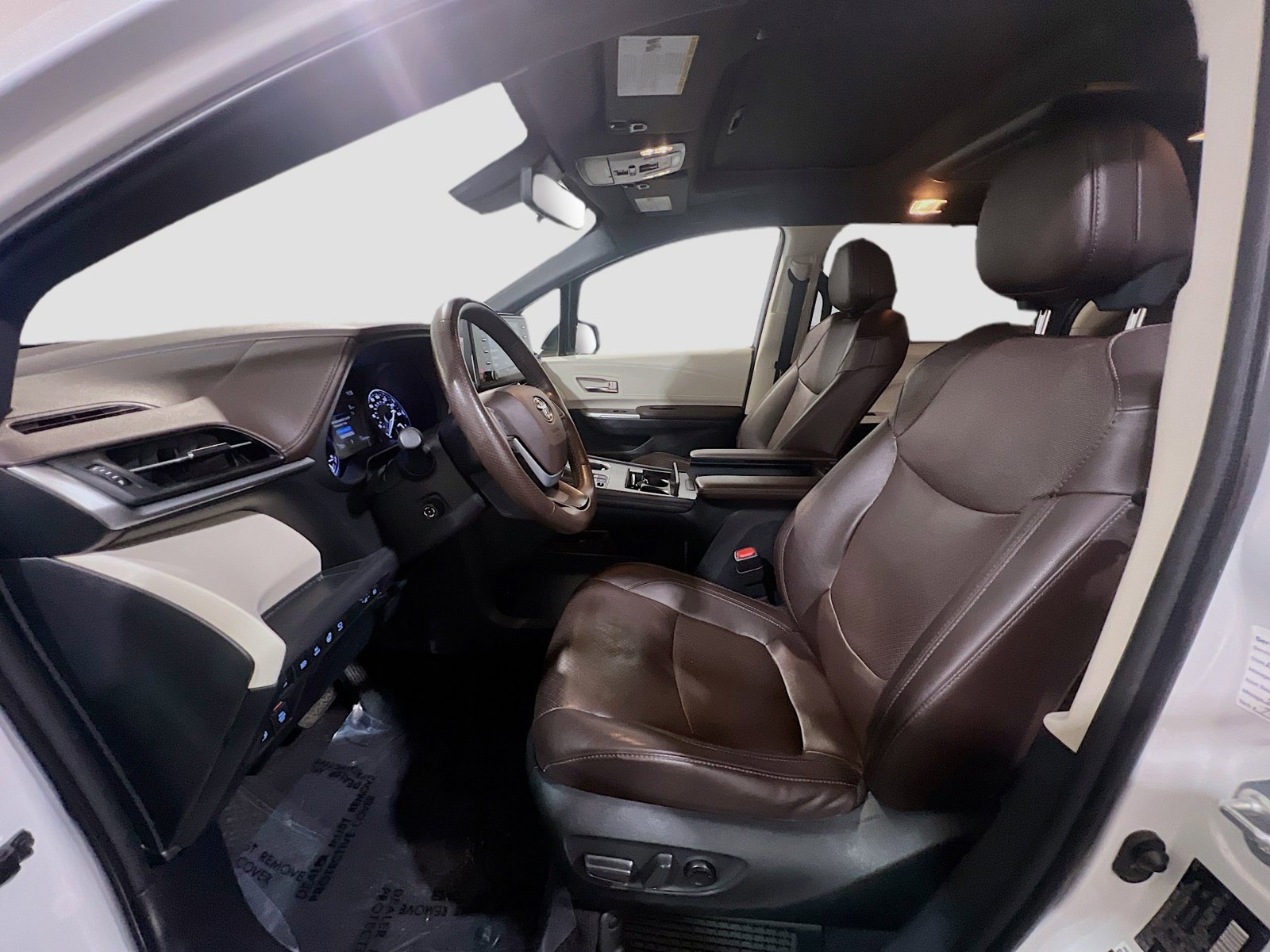 Used 2021 Toyota Sienna Platinum AWD/4WD image 16