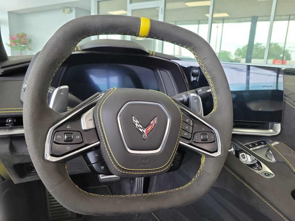 Used 2023 Chevrolet Corvette Stingray Premium Conv w/ Z51 Performance Package RWD image 27