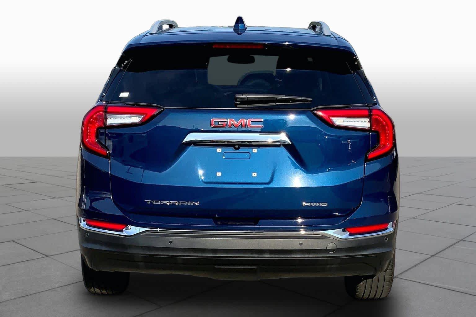 Used 2023 GMC Terrain SLT w/ Tech Package AWD/4WD image 5
