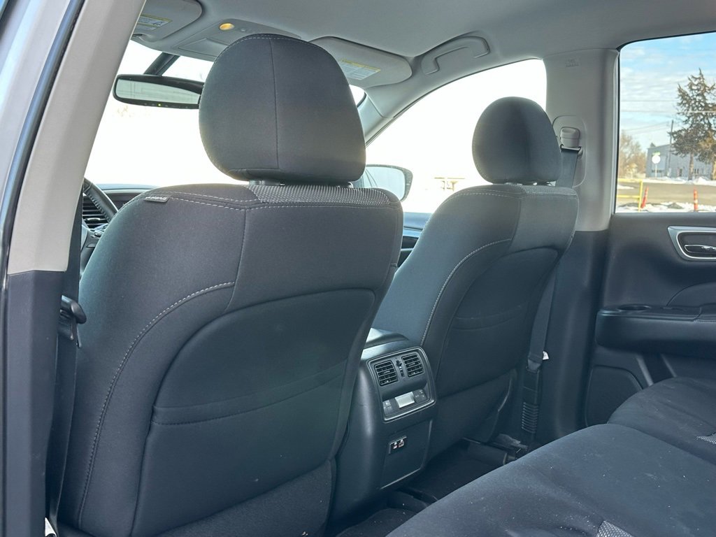 Used 2020 Nissan Pathfinder SV image 13