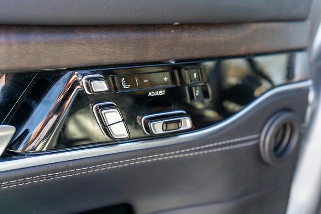 Used 2023 Jeep Grand Wagoneer 4WD w/ Flexible Seating Group image 28