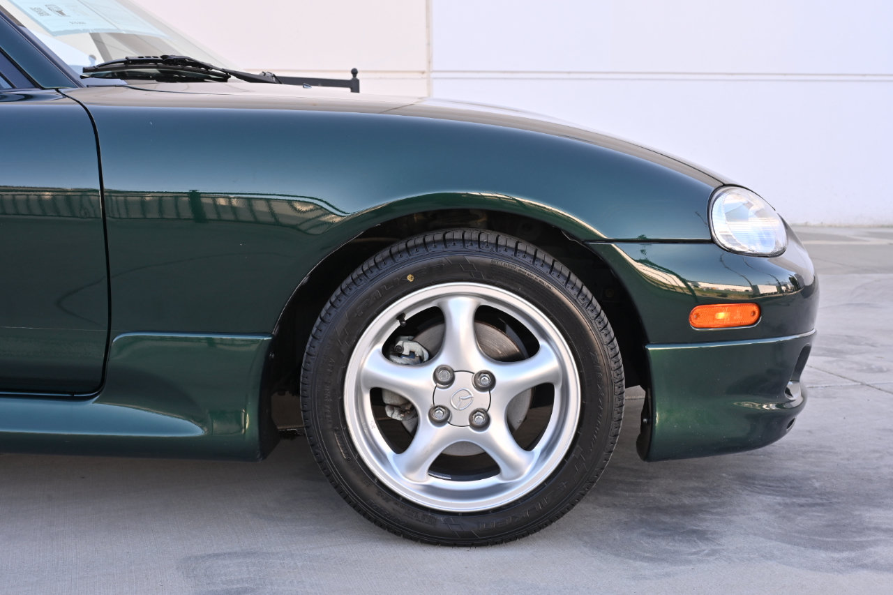 Used 2002 MAZDA MX-5 Miata RWD image 35