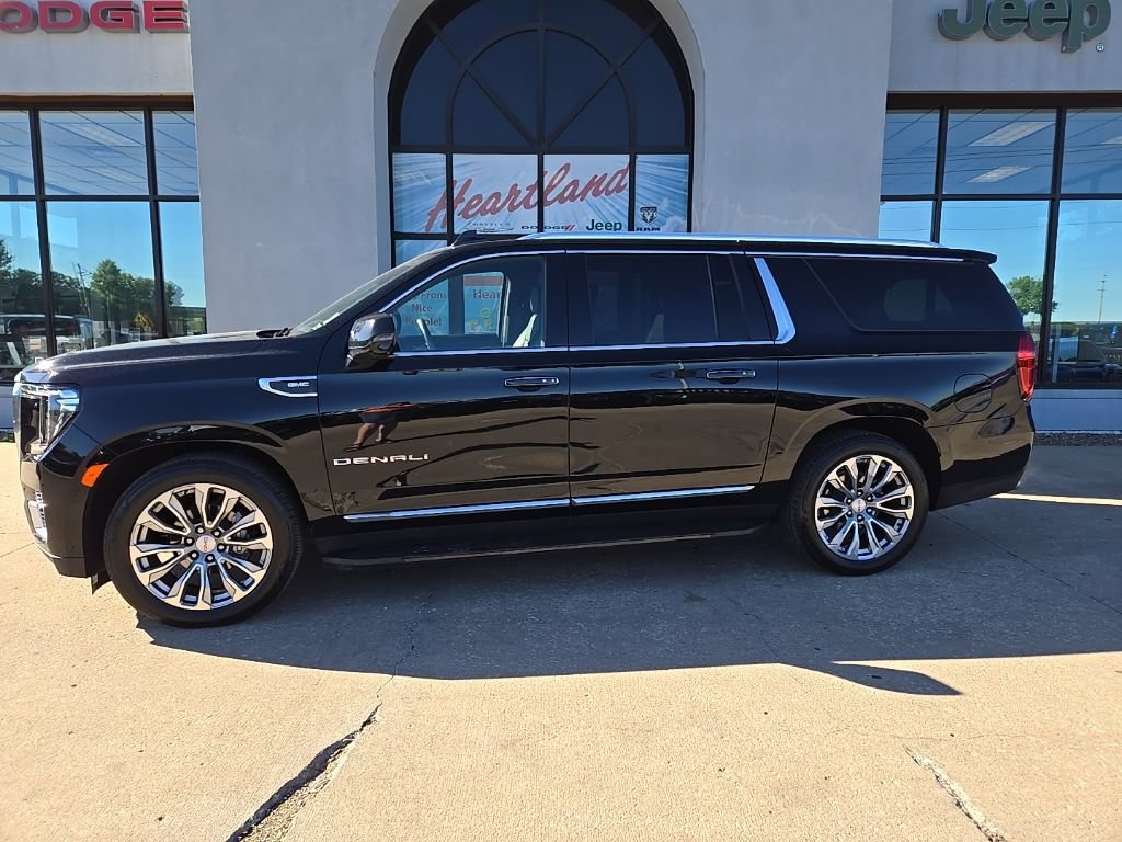 Used 2024 GMC Yukon XL Denali w/ Advanced Technology Package AWD/4WD image 5