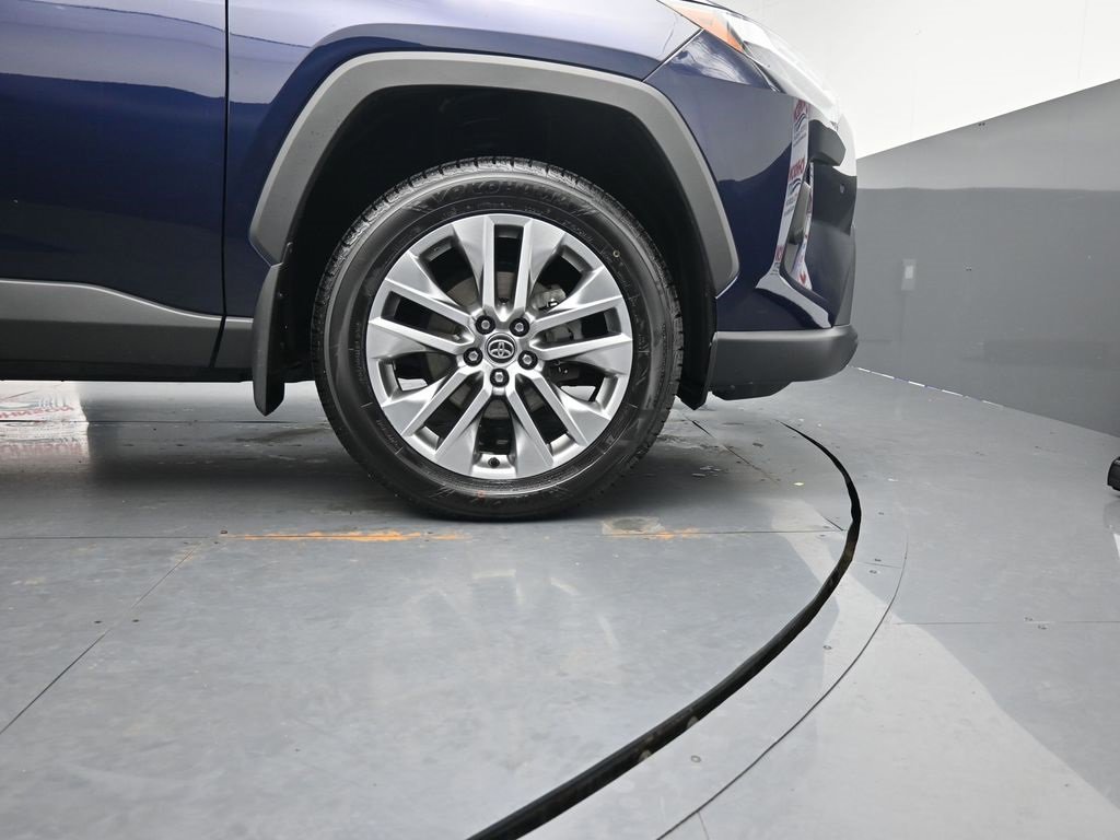 Used 2023 Toyota RAV4 XLE Premium image 11