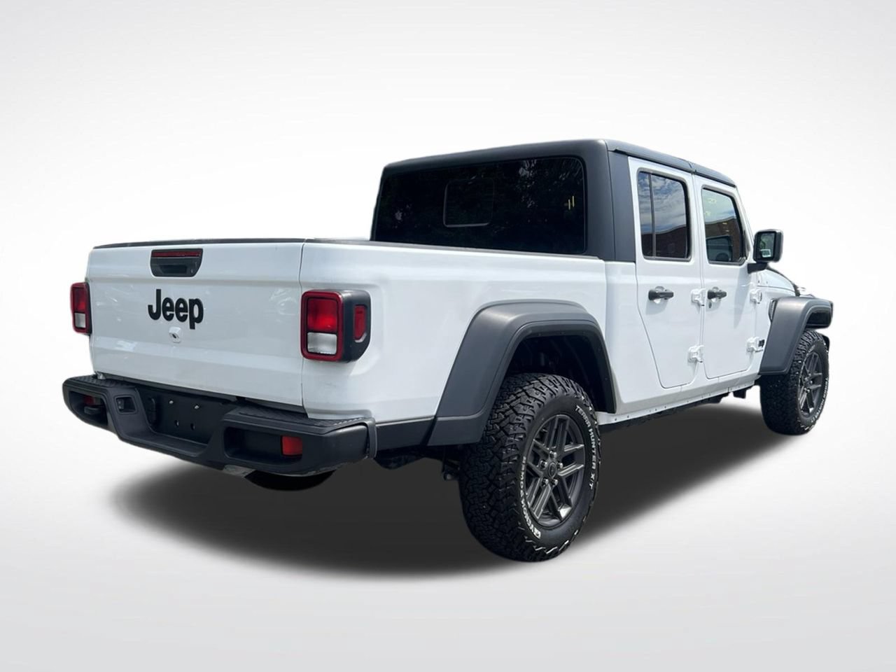 Used 2025 Jeep Gladiator Sport AWD/4WD image 5