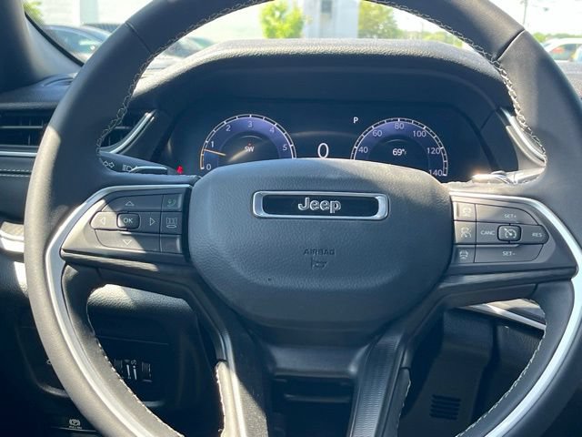 Used 2024 Jeep Grand Cherokee Laredo X AWD/4WD image 14