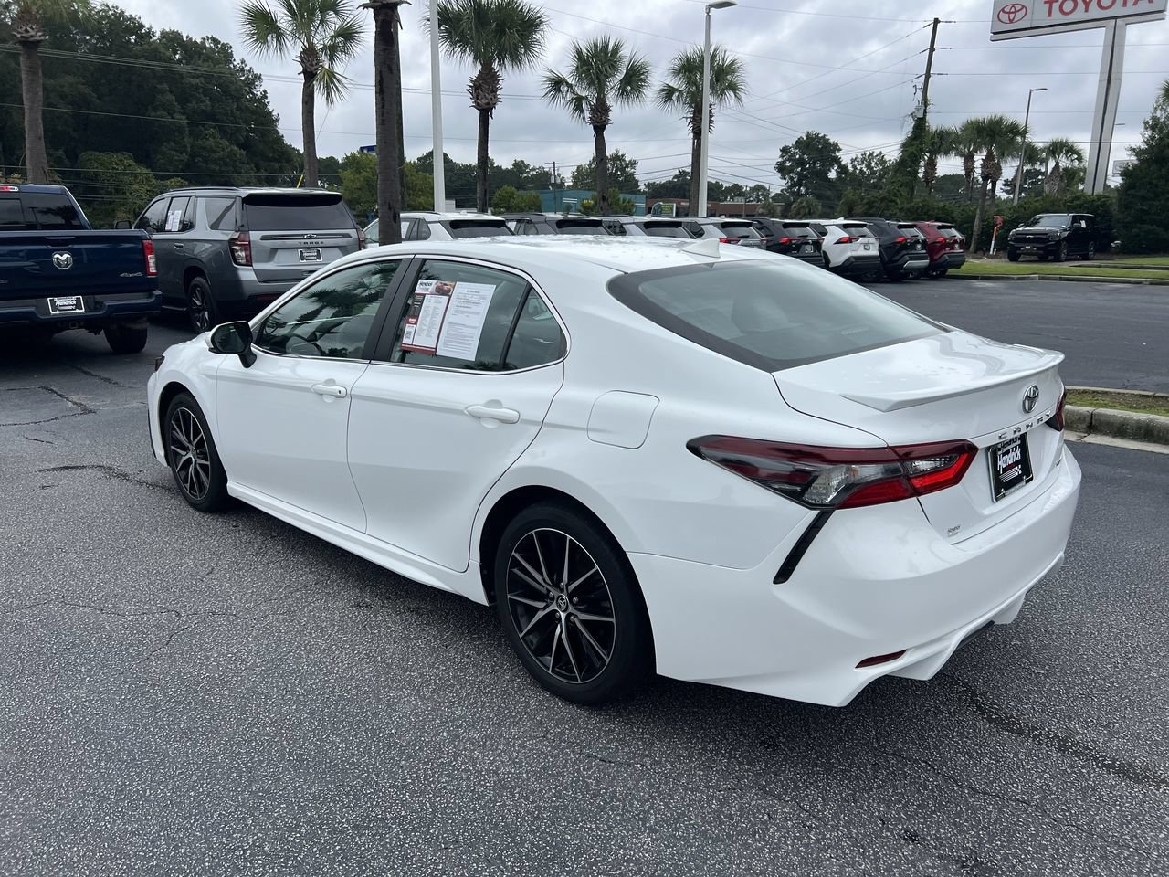 Used 2024 Toyota Camry SE FWD image 8
