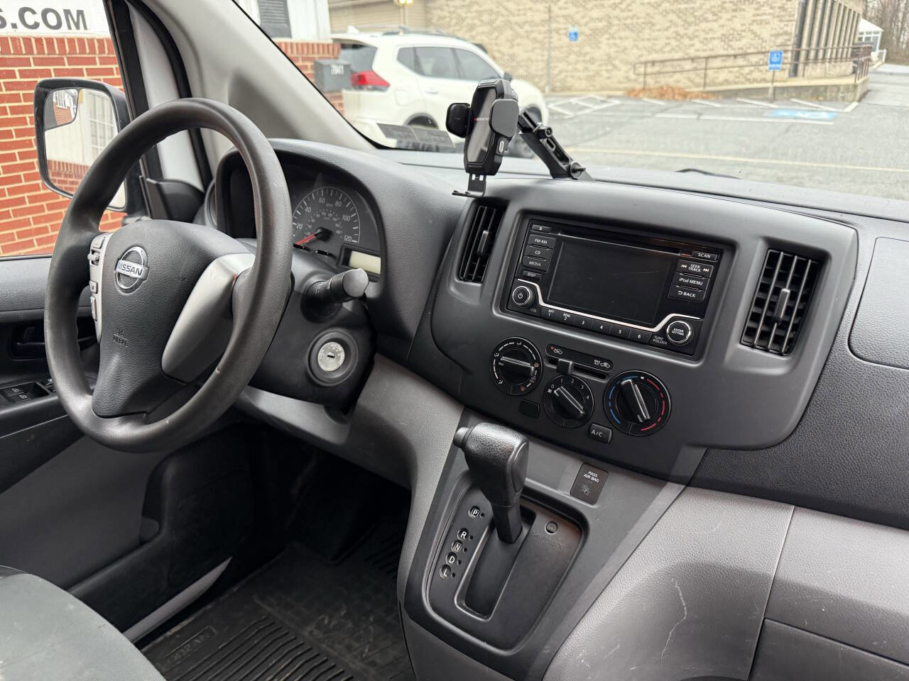Used 2019 Nissan NV200 S image 22