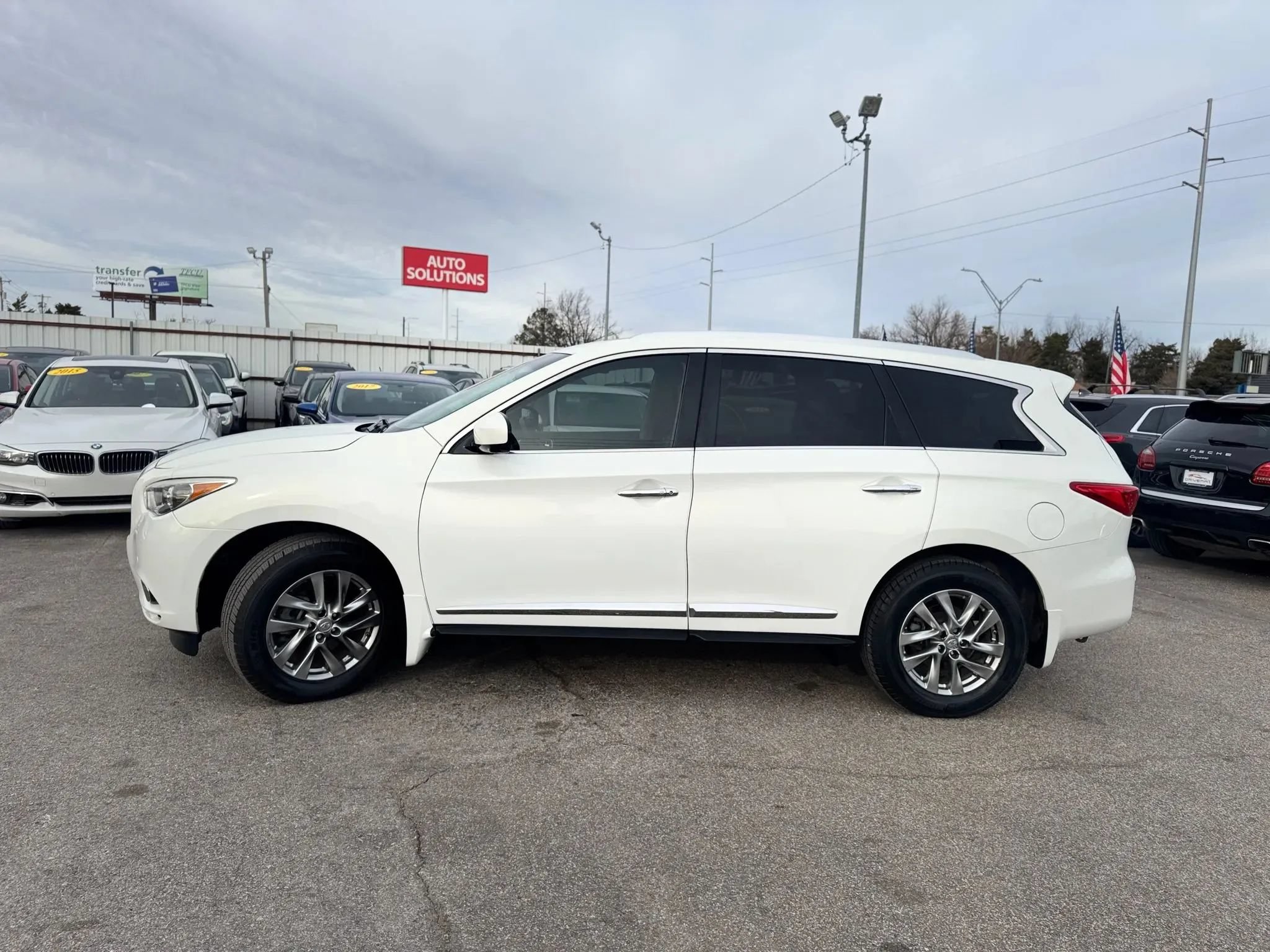 Used 2013 INFINITI JX35 FWD w/ Premium Pkg image 6