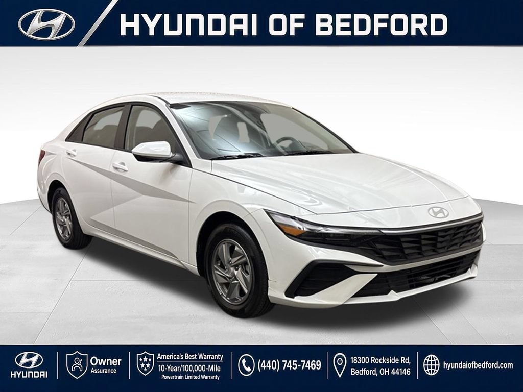 Used 2026 Hyundai Elantra SE w/ Cargo Package FWD image 3
