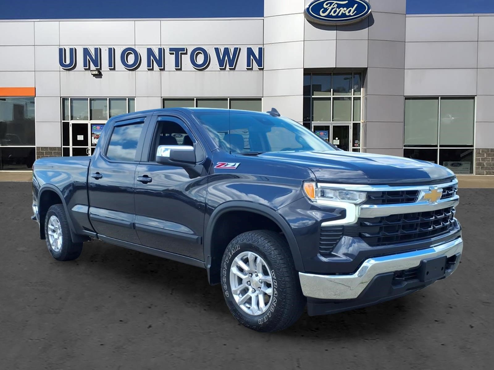 Used 2023 Chevrolet Silverado 1500 LT AWD/4WD image 1