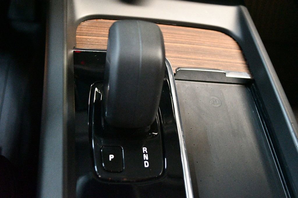 Used 2022 Volvo XC60 B5 Momentum w/ Protection Package Premier image 57