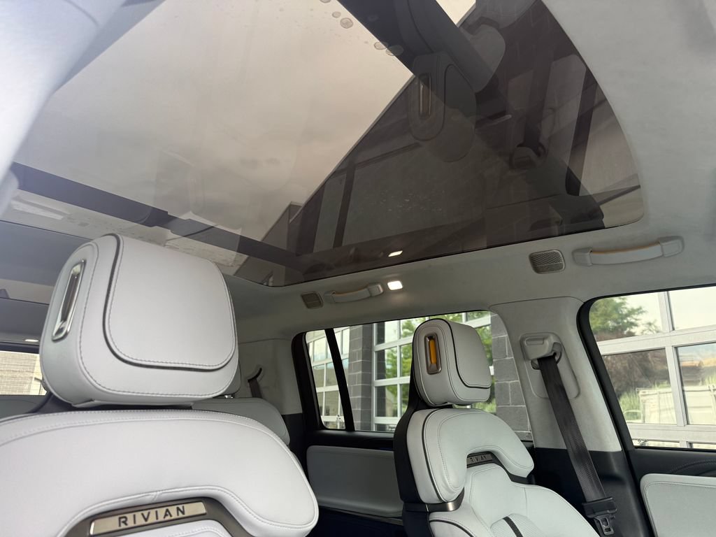 Used 2023 Rivian R1S Adventure AWD/4WD image 55