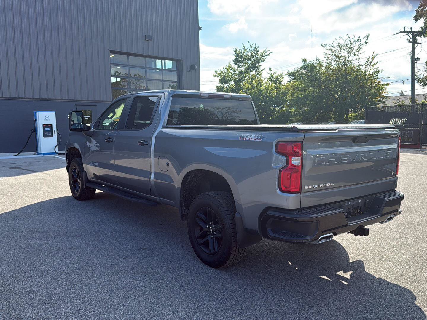 Used 2022 Chevrolet Silverado 1500 LT Trail Boss w/ Bed Protection Package AWD/4WD image 5