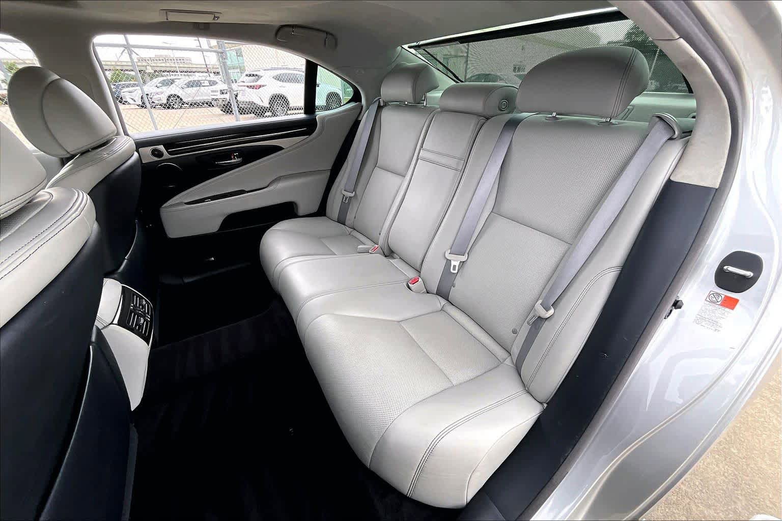 Used 2017 Lexus LS 460 L RWD image 18