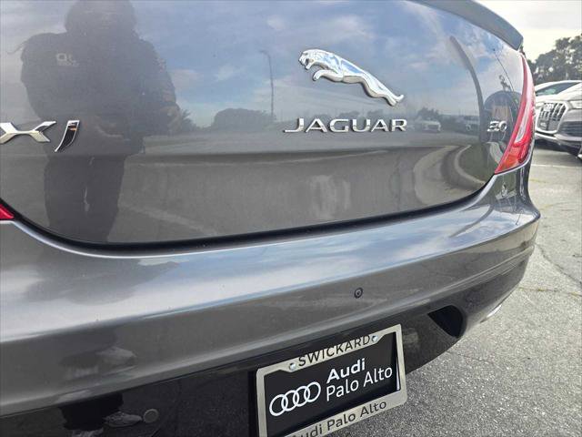 Used 2017 Jaguar XJ R-Sport image 16