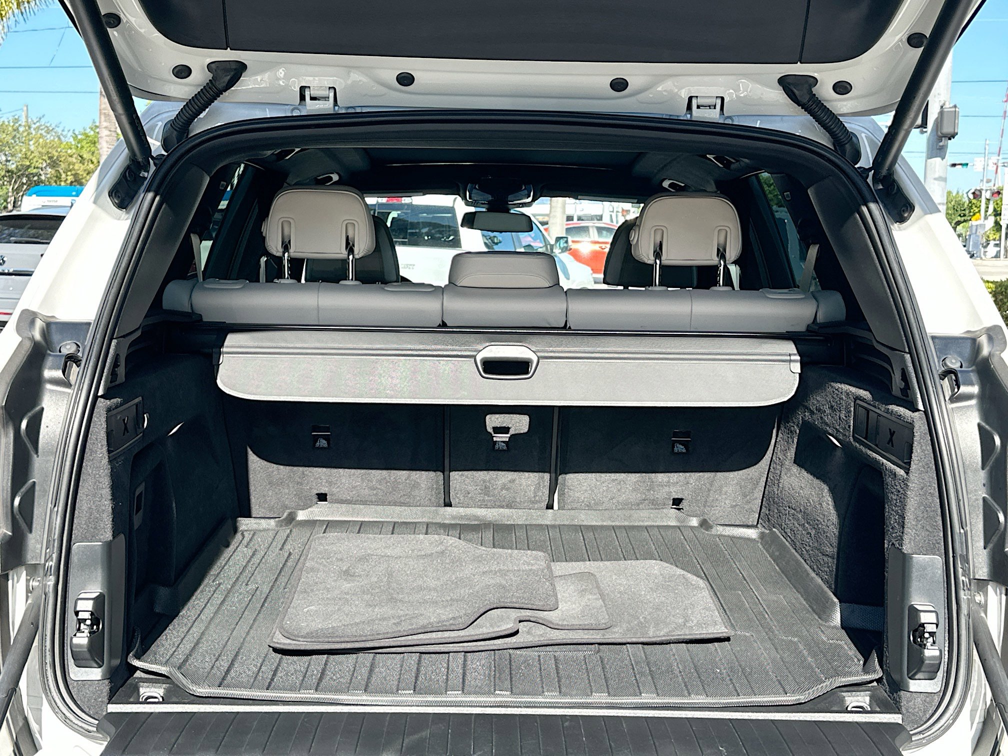 Used 2022 BMW X5 M50i image 28