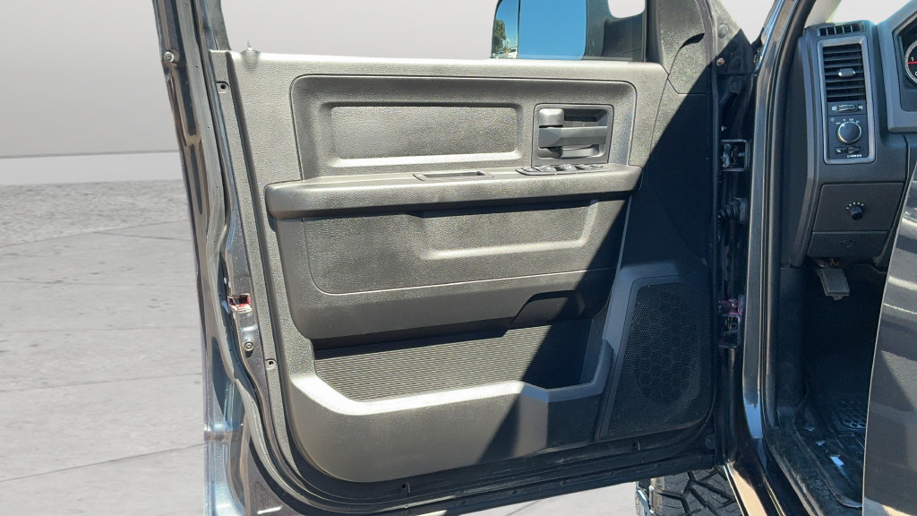 Used 2018 RAM 3500 Tradesman w/ Chrome Appearance Group AWD/4WD image 18