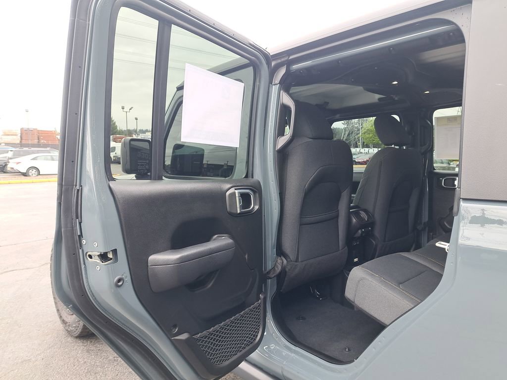 Used 2024 Jeep Gladiator Sport AWD/4WD image 12