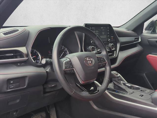 Used 2021 Toyota Highlander XSE FWD image 9