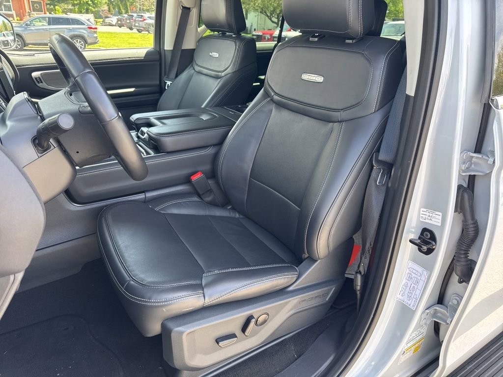 Used 2025 Ford Expedition Platinum AWD/4WD image 8