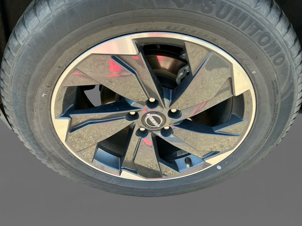Used 2024 Nissan Rogue SV AWD/4WD image 14