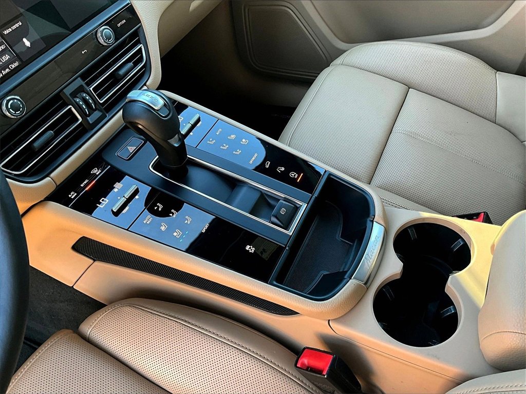 Used 2024 Porsche Macan image 17