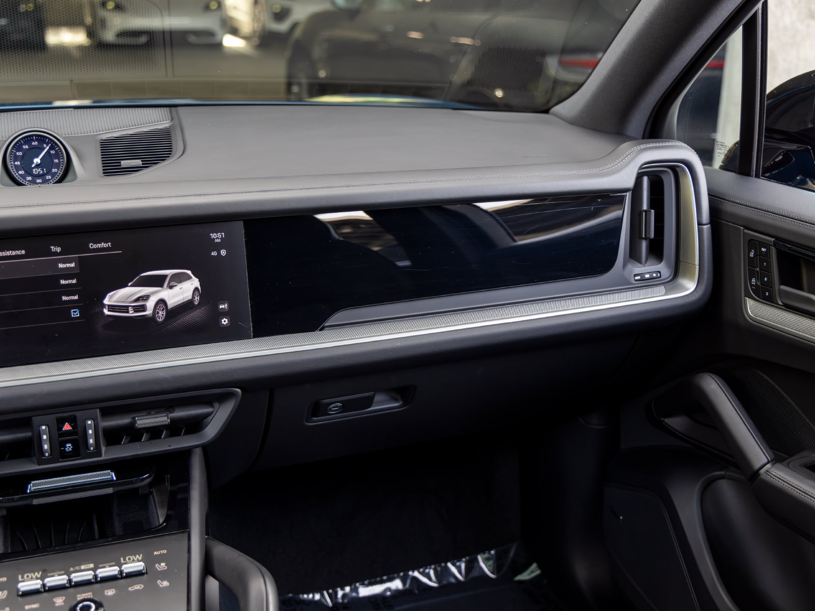 Certified 2025 Porsche Cayenne S AWD/4WD image 47