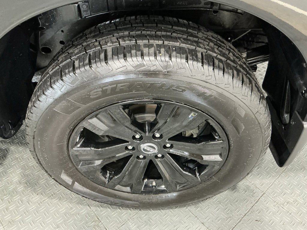 Used 2023 Nissan Titan SV w/ SV Convenience Package image 36